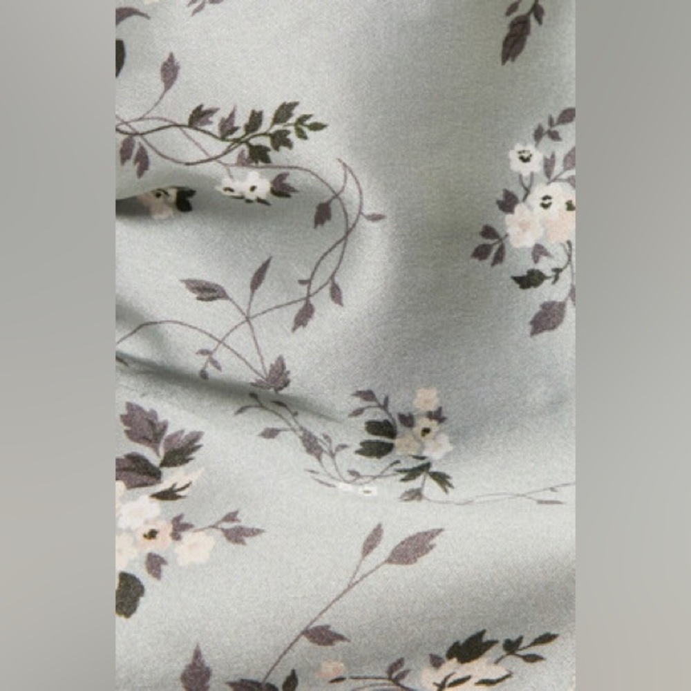 Reformation Beatrice silk two-piece, never worn with tags. - Picture 4 of 6